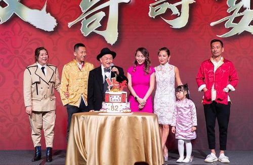 贾乃亮乔欣时隔3年再合体(贾乃亮与乔欣，时隔三年的重逢，再度合体闪耀荧屏)