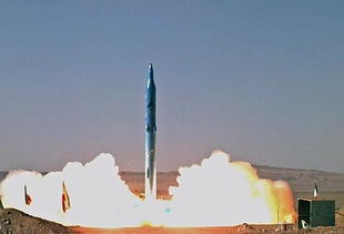 伊朗发射超高音速导弹 称控制以领空(伊朗发射超高音速导弹，领空控制权再显实力)