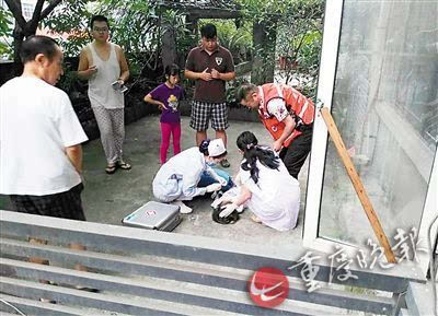 6岁女孩翻出21楼想给家人惊喜(六岁女童翻出21楼，惊喜背后的家庭温情与深思)