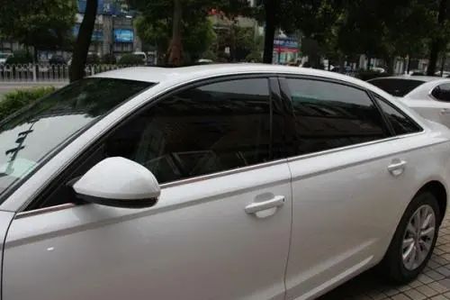 汽车后玻璃黑膜多少钱贴(汽车后玻璃黑膜，价格与贴膜指南)