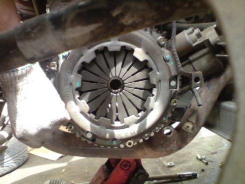 汽车的离合器能踩多少米(汽车离合器与行驶距离，探索离合器能踩多少米)