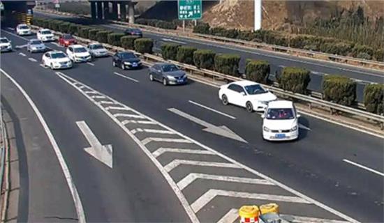 汽车一秒走多少米高速(汽车一秒走多少米，探究高速公路上的速度与距离)