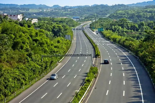 汽车一秒走多少米高速(汽车一秒走多少米，探究高速公路上的速度与距离)