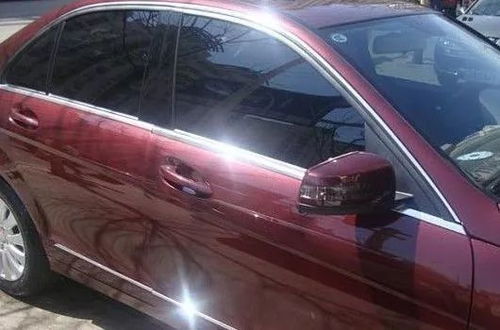 汽车车门贴皮子多少钱(汽车车门贴皮子的价格分析)