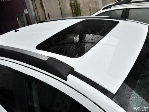 汽车右边有划痕吗多少钱(汽车右边划痕修复费用及注意事项)