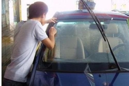 汽车美容贴膜一般多少(汽车美容贴膜价格解析，一般多少？