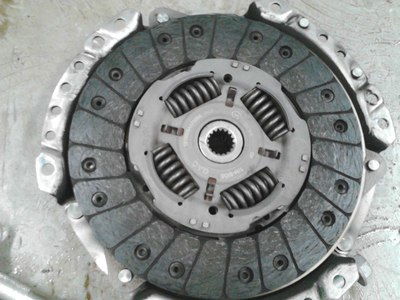 汽车离合器多少码可以踩(汽车离合器，多少码可以踩？一篇文章解读离合器的使用技巧)