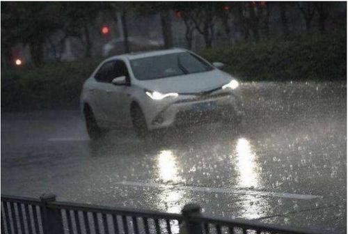 下雨天汽车行驶多少迈(下雨天汽车行驶速度控制研究，多少迈是合适的？