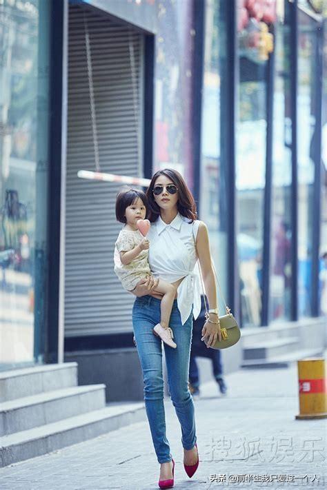 程潇穿着清凉和妈妈外出好惬意(程潇的夏日时尚之旅,清凉装扮与妈妈的惬意外出) 程潇穿着清凉和妈妈外出好惬意(程潇的夏日时尚之旅,清凉装扮与妈妈的惬意外出)