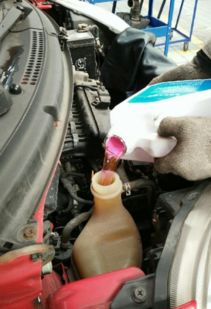 汽车防冻液最低要多少升(汽车防冻液最低要多少升,深入了解与合理选用) 汽车防冻液最低要多少升(汽车防冻液最低要多少升,深入了解与合理选用)