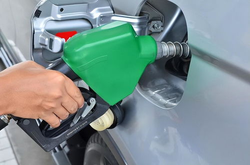 柴油油箱能装多少升汽车(柴油油箱容量与汽车装载量关系探讨)
