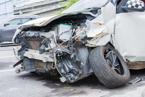 汽车后面撞烂了要多少钱(汽车后面撞烂了维修费用大揭秘,背后的成本与代价分析) 汽车后面撞烂了要多少钱(汽车后面撞烂了维修费用大揭秘,背后的成本与代价分析)