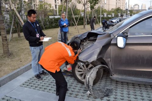 汽车撞到修车厂要多少钱(汽车撞到修车厂要多少钱，事故损失评估与赔偿流程)