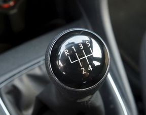 汽车挂6档多少转速最好(汽车挂6档转速最佳点解析)