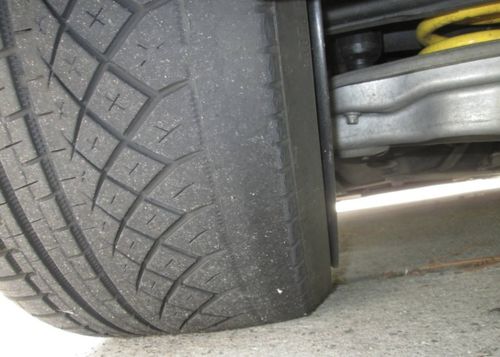 汽车轮胎寿命最长是多少(汽车轮胎寿命最长是多少，影响因素与延长策略)