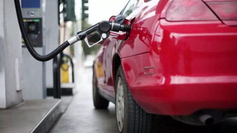 汽车加油能加多少斤水(汽车加油能加多少斤水，探究与解析)