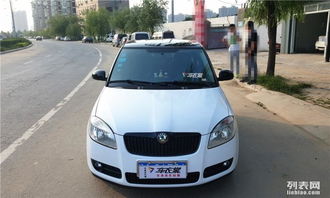 白色汽车改黄色膜多少钱(白色汽车改黄色膜的费用解析)