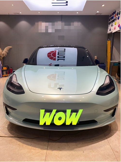 白色汽车改黄色膜多少钱(白色汽车改黄色膜的费用解析)