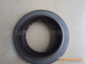 汽车底盘多少公里换油封(汽车底盘油封更换周期解析，多少公里需要更换油封？