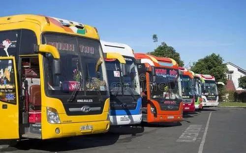 公共汽车可以带多少瓶酒(公共汽车与携带酒类物品的限制，关于可以带多少瓶酒的思考)