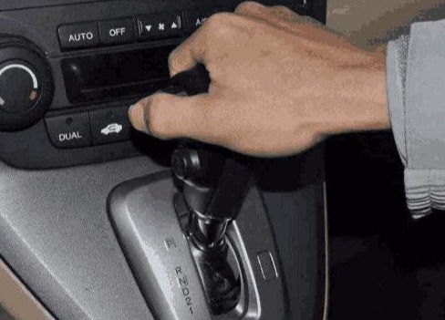 汽车自动挡胎压多少合适(汽车自动挡胎压多少合适—安全驾驶的重要前提)