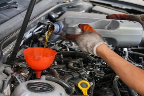 汽车冒蓝烟机油加多少(汽车冒蓝烟与机油加注量，深入了解与解决方案)