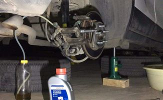 汽车刹车油放多少合适呢(汽车刹车油放多少合适—刹车油的重要性及其正确添加量)