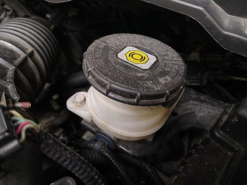 汽车增加刹车油多少钱(汽车增加刹车油的费用解析) 汽车增加刹车油多少钱(汽车增加刹车油的费用解析)