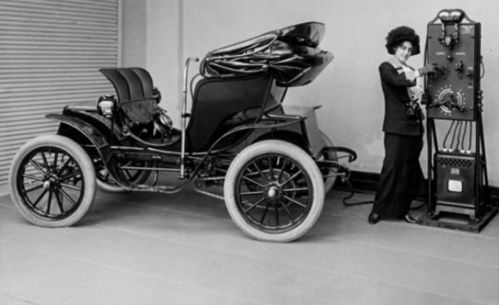 汽车是多少年前发明(汽车发展史揭秘，多少年前的发明创造了现代交通的奇迹)