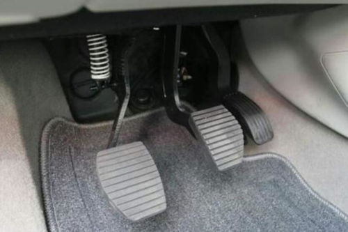 汽车离合可以松吗多少钱(汽车离合器调整与维护，能否松开及费用解析)