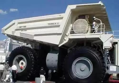 一辆汽车拉多少吨木头(一辆汽车的木头承载极限，探究木头运输的奥秘)