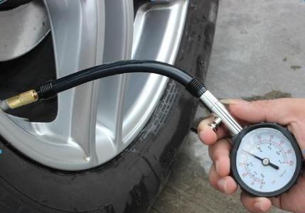 汽车车胎怎样看胎压多少(汽车车胎胎压检测与识别—如何准确读取汽车胎压) 汽车车胎怎样看胎压多少(汽车车胎胎压检测与识别—如何准确读取汽车胎压)