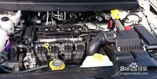汽车发动机舱噪音多少(汽车发动机舱噪音多少，解析与应对建议)