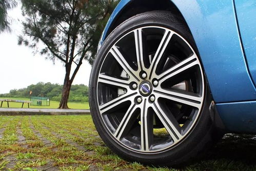 汽车胎压多少就不能跑(汽车胎压不足时，车辆性能与安全性将受到严重影响—探讨汽车胎压多少就不能跑)