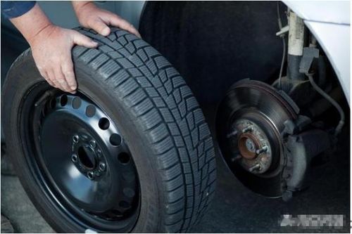 小汽车前轮维修多少钱(小汽车前轮维修费用解析)