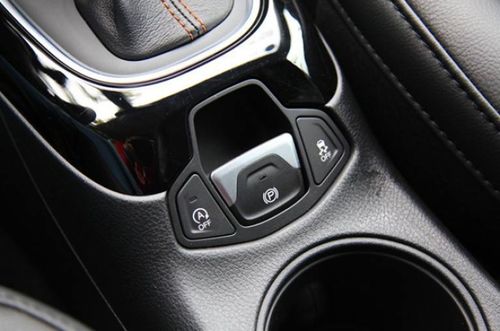 汽车手刹要按住吗多少秒(汽车手刹操作详解,是否需要按住及按住时间) 汽车手刹要按住吗多少秒(汽车手刹操作详解,是否需要按住及按住时间)