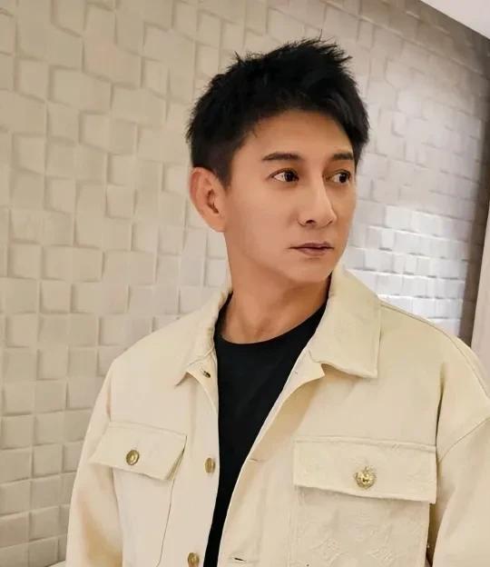 吴奇隆刘诗诗合体带娃 力破婚变传闻(吴奇隆刘诗诗合体带娃，力破婚变传闻)