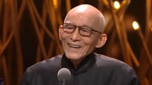 91岁游本昌露面大笑称活过来了(游本昌91岁露面，大笑称活过来了，人生经历与乐观精神)