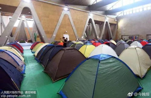 吉林大学学生因宿舍太热支帐篷过夜(吉林大学宿舍太热引发学生支帐篷过夜现象探讨)