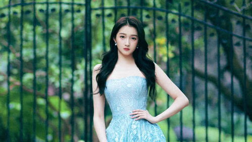 关晓彤白玉兰大屏用了鹿晗发的照片(关晓彤白玉兰大屏亮相，鹿晗照片成亮点)