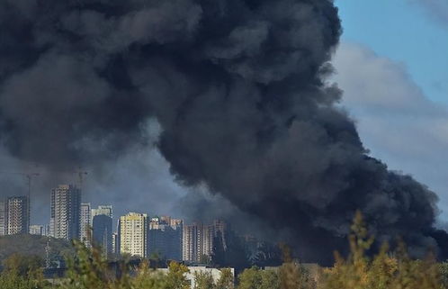 乌官员：俄对乌发动最大规模空袭(俄乌局势再度升级，乌克兰官员称俄罗斯发动最大规模空袭)
