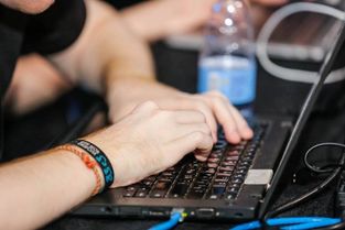 华为电脑表带怎么安装视频(华为电脑表带安装指南，详细视频教程)