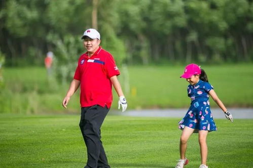 刘国梁女儿在美国夺得高尔夫冠军(刘国梁女儿在美国夺得高尔夫冠军，荣耀背后的故事)