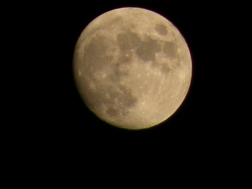 华为电脑怎么拍月亮好看(华为电脑摄影技巧，如何拍出美丽的月亮照片)