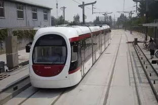 南京地铁S1线故障 乘客摸黑走隧道(南京地铁S1线突发故障，乘客摸黑走隧道)