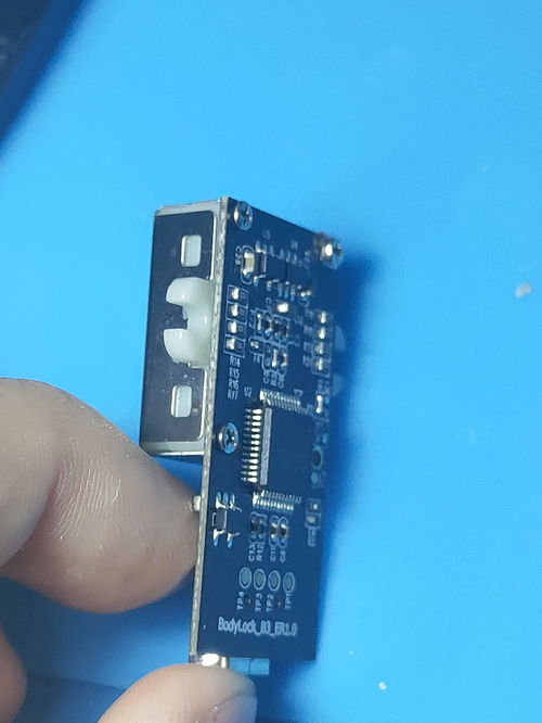 华为电脑贴纸芯片怎么用(华为电脑贴纸芯片的使用指南)