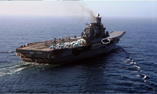 “起猛了 航母开楼下了”起猛了，航母开楼下了)