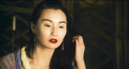 王晶曝张曼玉秘闻：她当年也是花瓶(王晶视角下的张曼玉，揭秘女神背后的故事—她当年也是花瓶)