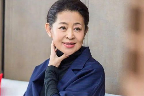 66岁倪萍回应整容传闻：就是老了(倪萍回应整容传闻，坦然接受岁月的痕迹)