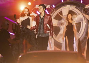 向佐像偷穿郭碧婷高跟鞋10年了(向佐与郭碧婷，高跟鞋背后的微妙情感)